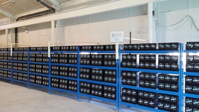 A well-maintained mining farm ensures optimal airflow and temperature control, crucial for the longevity and performance of mining rigs.